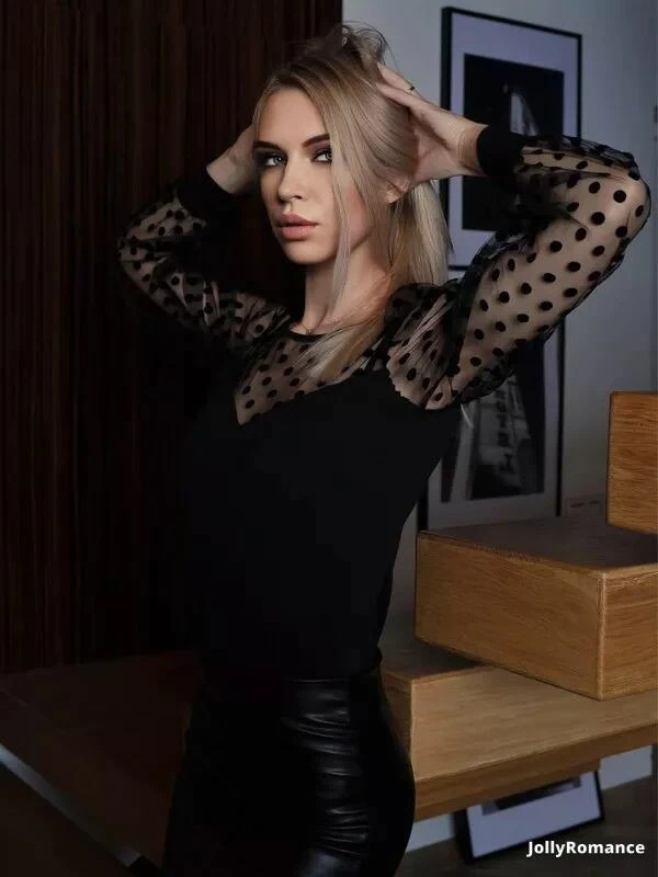 Elena Profile image 4