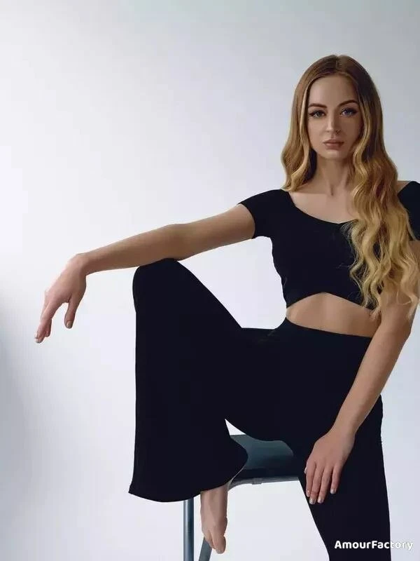 Elina Profile image 5