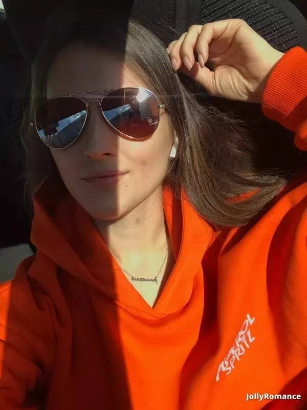 Elena Profile image 3