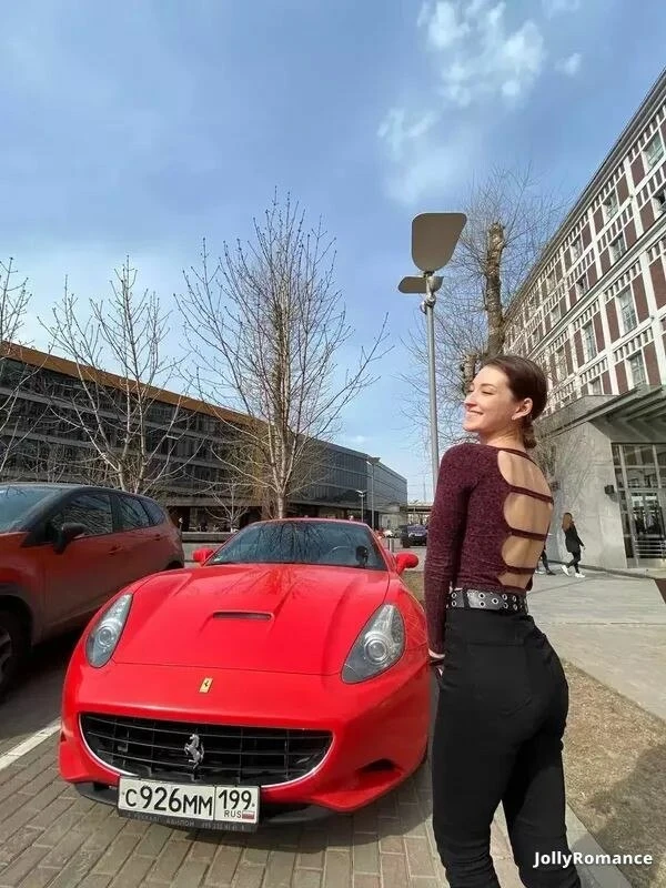Elena Profile image 1