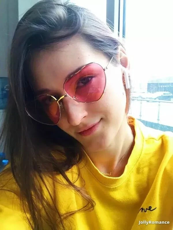 Elena Profile image 4