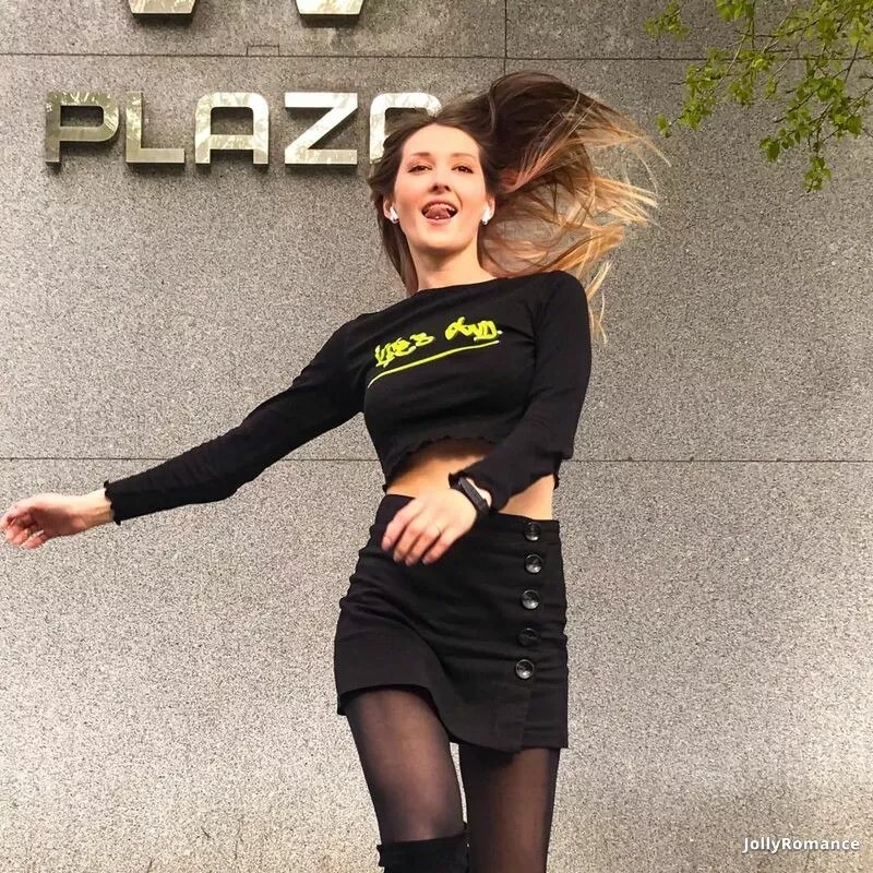 Elena Profile image 2