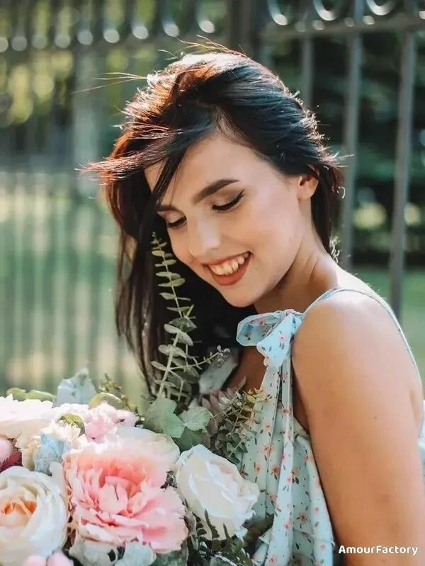 Yulia Profile image 2