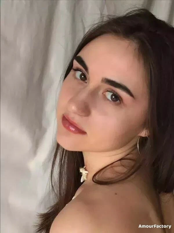 Yulia Profile image 3